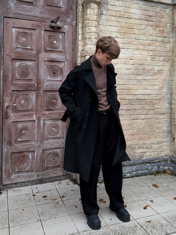 Лаконічне чоловіче пальто з двобортною застібкою та поясом modern classic 