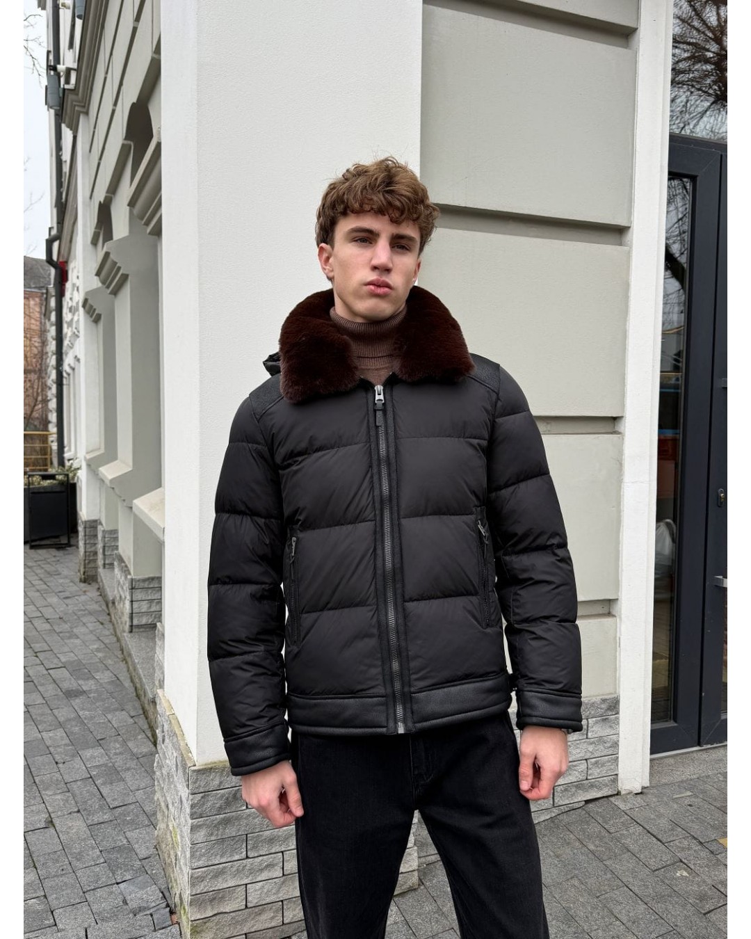 Чоловіча класична куртка з екохутряним коміром та вставками leather trim
