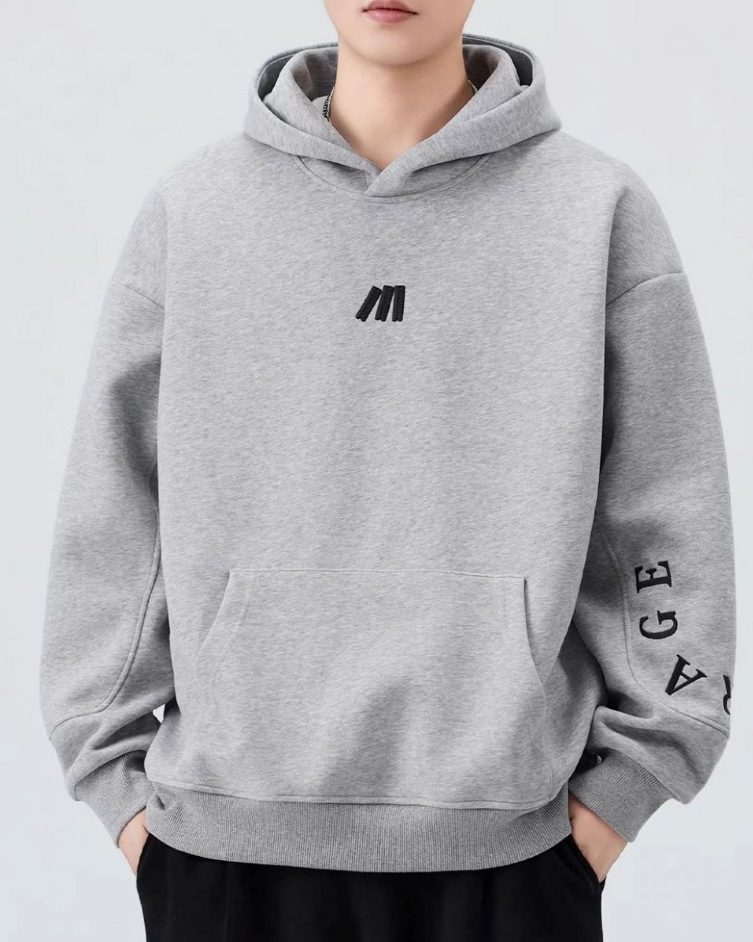 Чоловіче худі з капюшоном та вишитим принтом на рукаві embroidery courage Чоловіче худі з капюшоном та вишитим принтом на рукаві embroidery courage