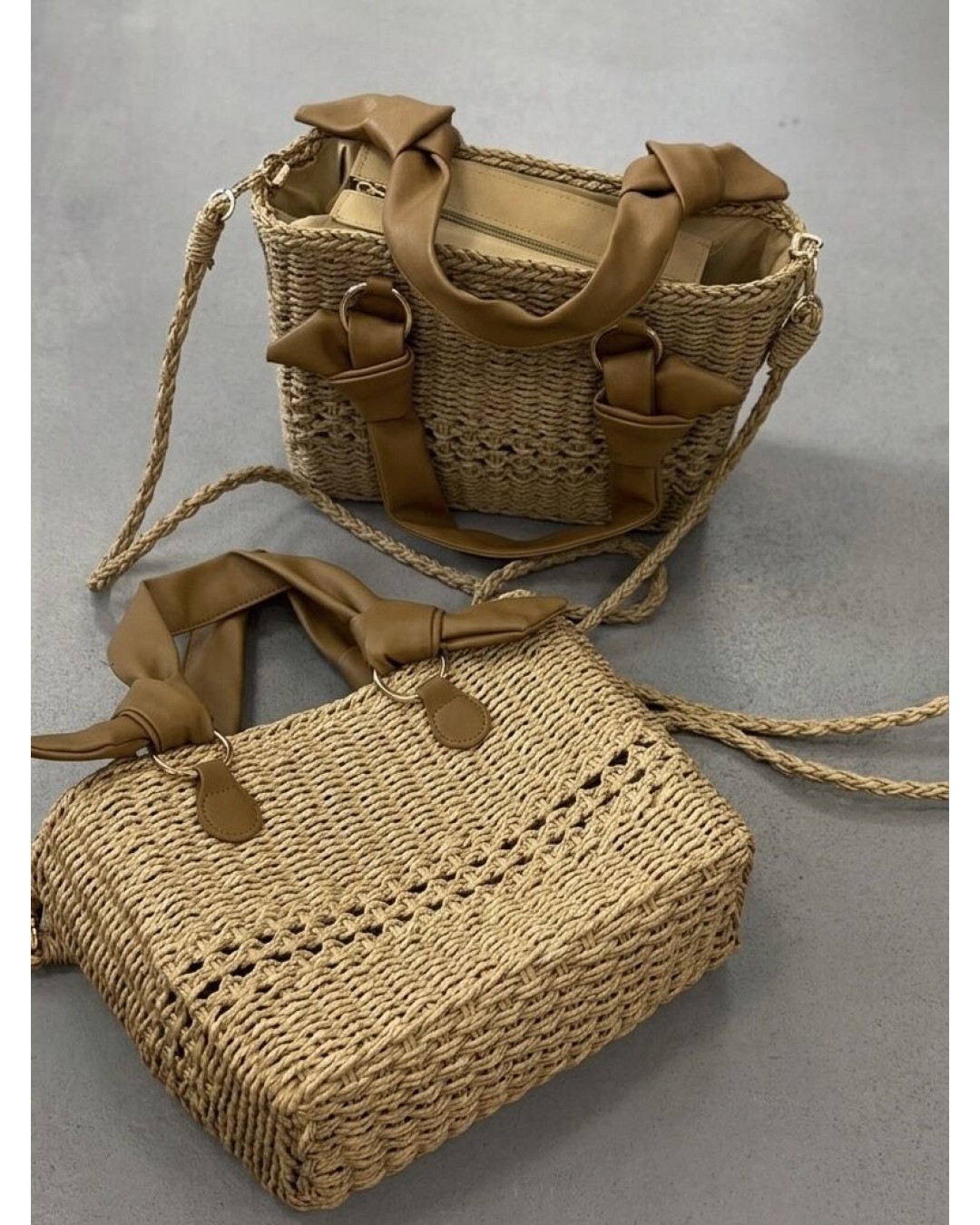 Плетена жіноча сумка з двома ручками beige woven bag