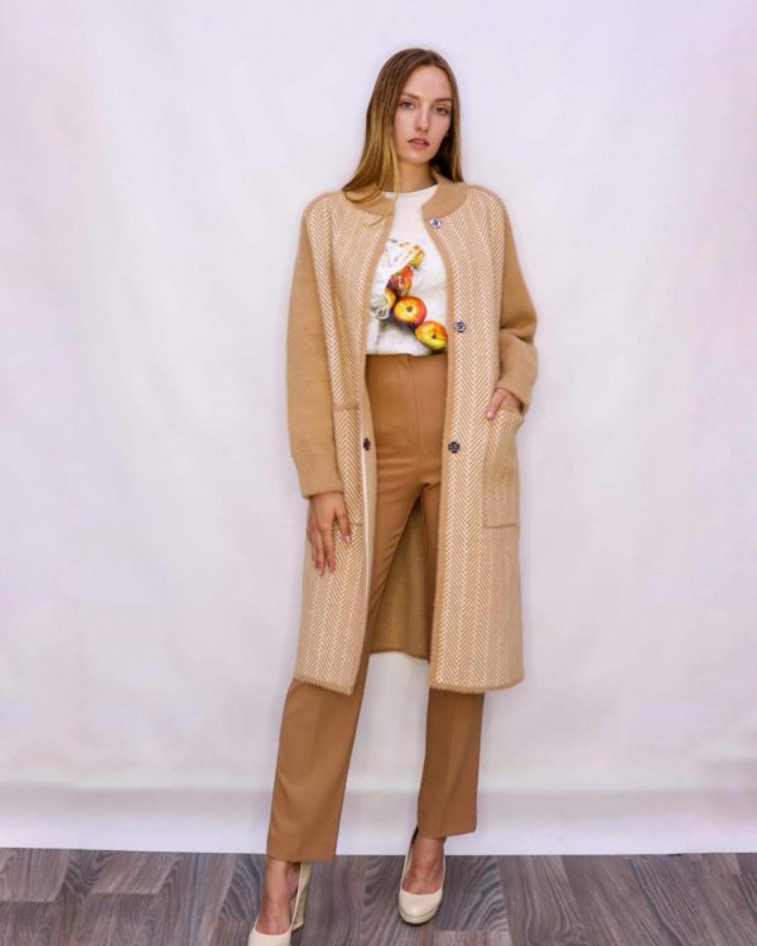 Жіночий кардиган на кнопках з накладними кишенями elegant cardigan  -  Зображення 2