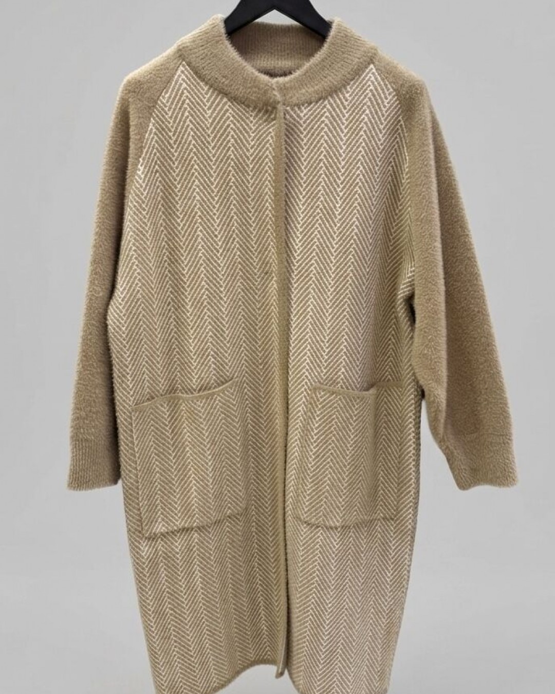 Жіночий кардиган на кнопках з накладними кишенями elegant cardigan  -  Зображення 3