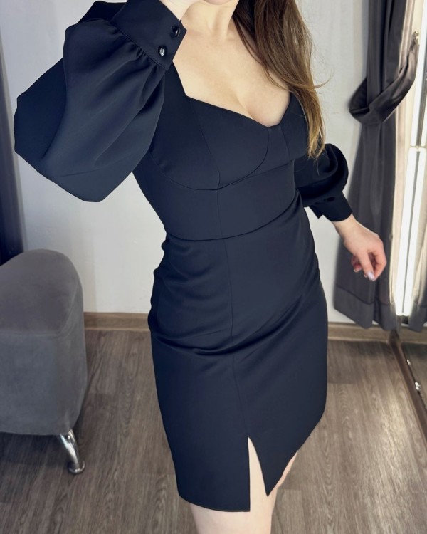 Коктейльна коротка сукня з декольте little black dress