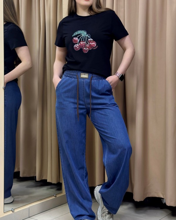 Легкі жіночі джинси синього кольору denim trend