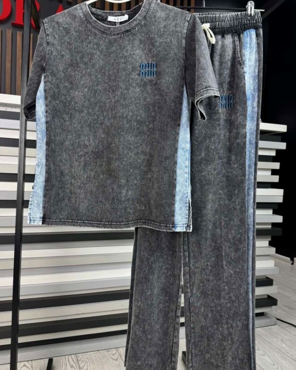 Стильний костюм daily suit з футболкою та прямими штанами 