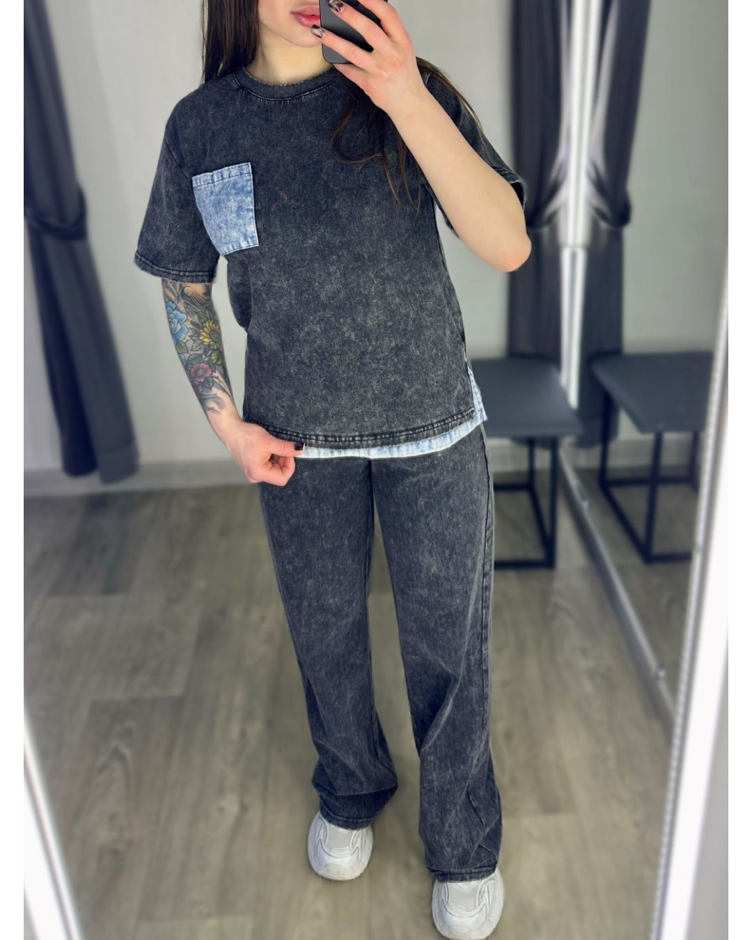 Стильний костюм з футболкою та прямими штанами denim pocket