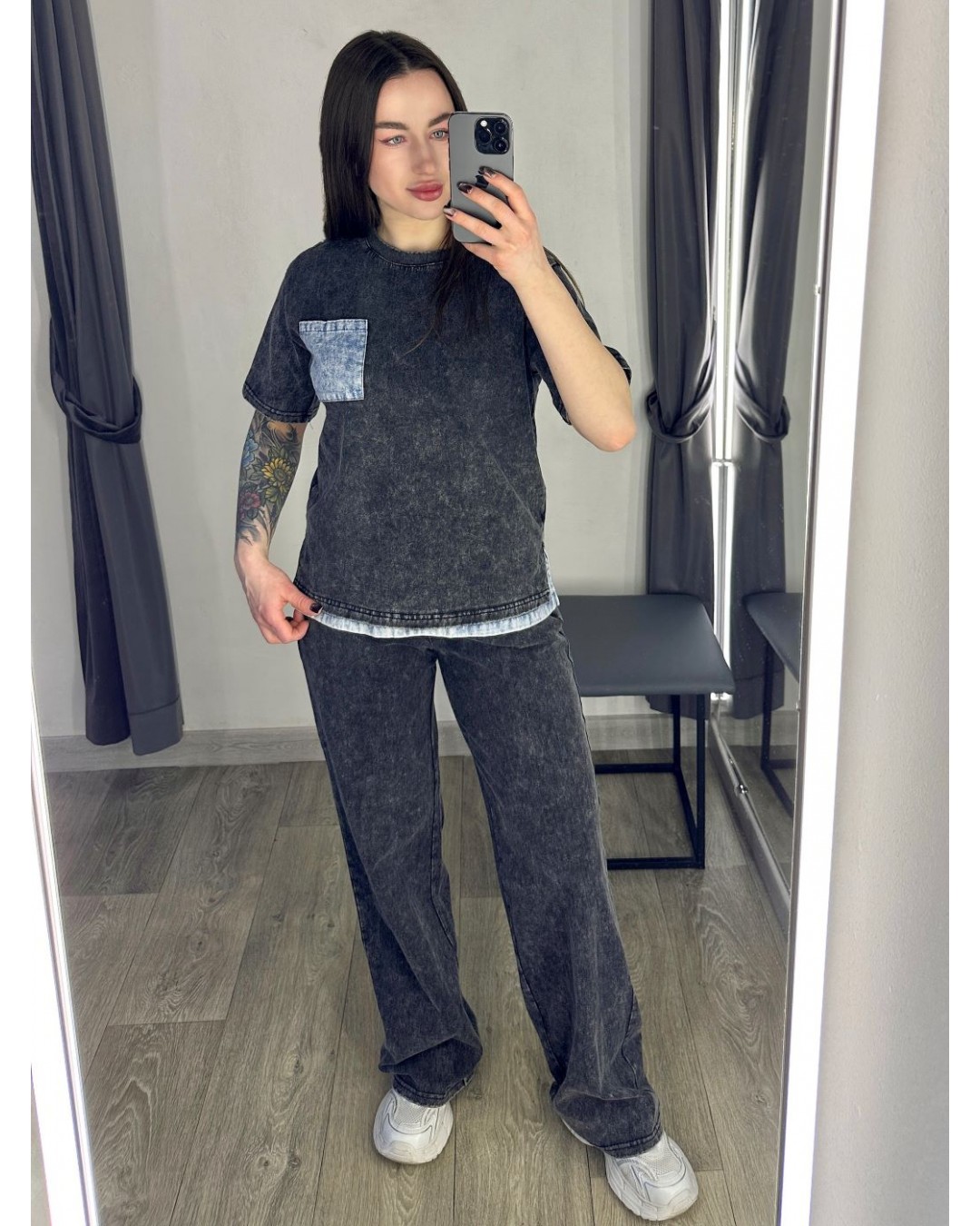 Стильний костюм з футболкою та прямими штанами denim pocket  -  Зображення 1