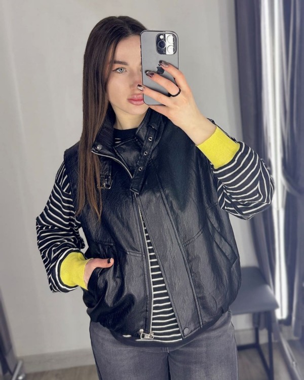 Стильна жіноча жилетка з екошкіри leather vest